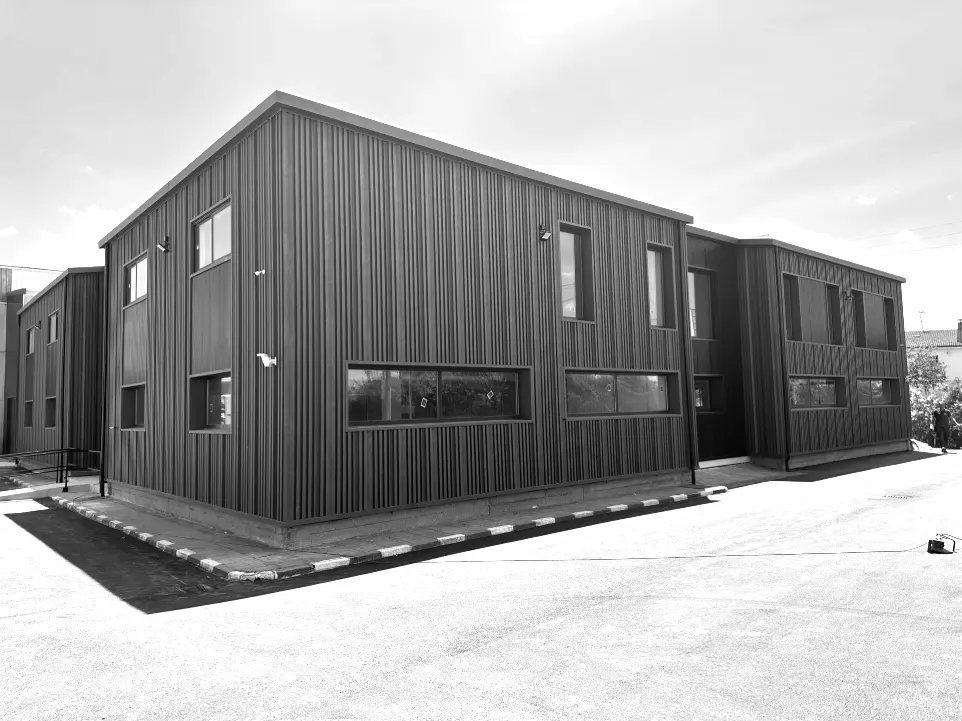 Cerramiento con panel sandwich